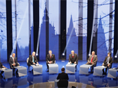Debata prezidentských kandidát na T se symbolem Hradu na pozadí. Kdo bude...