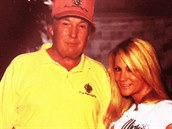 Na sexuální obtování ze strany Donalda Trumpa si stovala pornohereka...