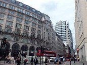Ulice Londýna jsou pro ebráky rájem.