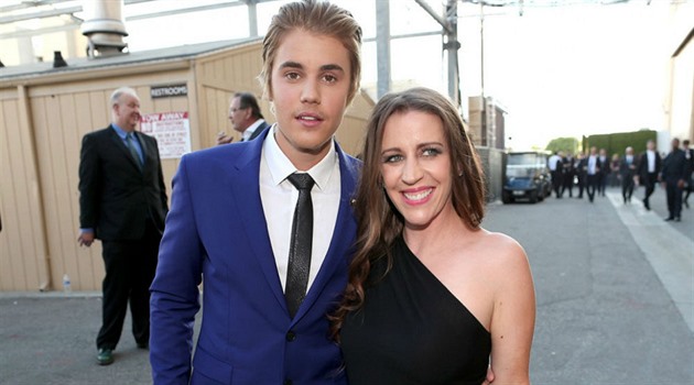Justin Bieber s maminkou