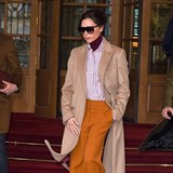 Victoria Beckham ve velmi nevednm outfitu, kter je pro oi pmo potenm.