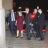 Miloš Zeman a jeho žena před druhou debatou.