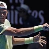 Tom Berdych se vrac v tto sezon k tenisu po dlouhm zrann zad.