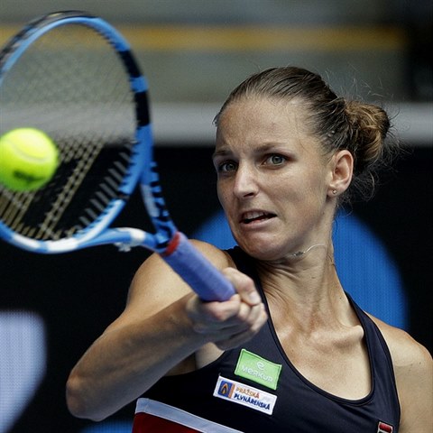 Karolna Plkov pi zpase s Luci afovou na Australian Open.