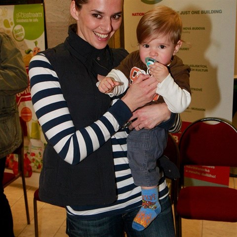 Svtlana Witowsk se synem Filipem v roce 2012.