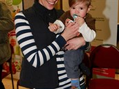 Svtlana Witowská se synem Filipem v roce 2012.