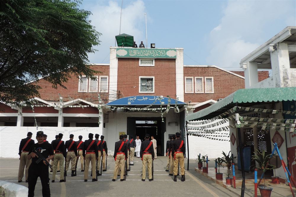 Jak to chodí v kriminále Kot Lakhpat, kde drží pašeračku Terezu? Hodně