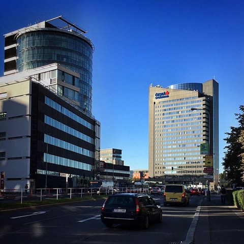 Pracovnice esk spoitelny vyskoila z dvactho patra, na mst byla mrtv.