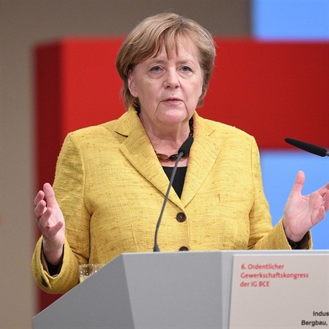 Tají snad něco Merkelová?