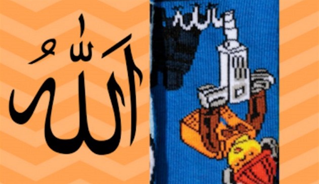 Vpravo je motiv na ponokách. Muslimm prý pipomíná znak Alláha nalevo,.