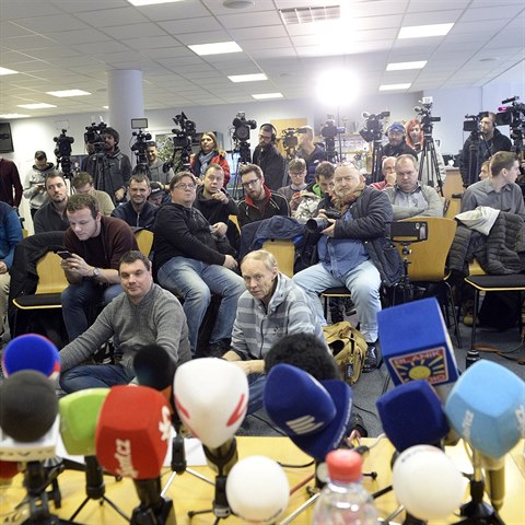 O prvn tiskovou konferenci Jaromra Jgra po nvratu do eska byl ob zjem.