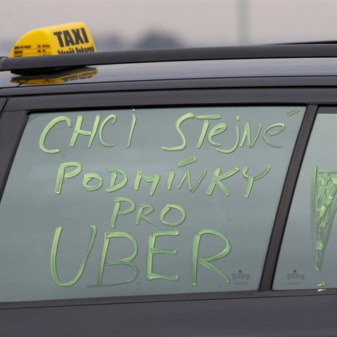 Podle taxik maj idii Uberu mnohem pznivj podmnky.