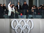 Severní a Jižní Korea pospolu nad olympijskými kruhy.
