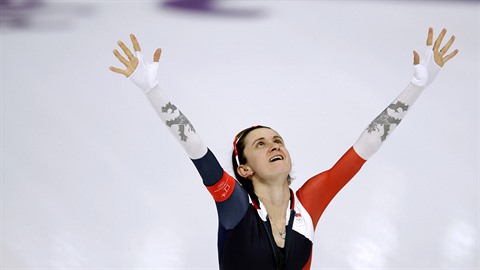 Martina Sáblíková slaví, má olympijské stíbro.