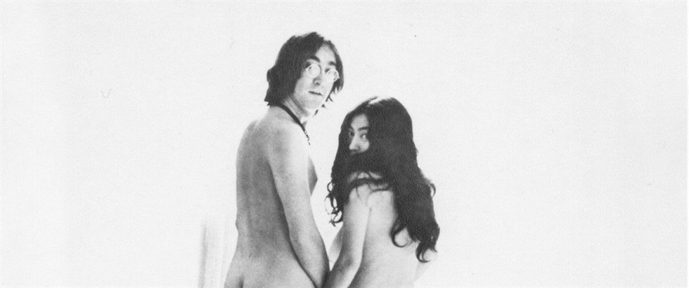 Yoko s Johnem si libovali v nahot.