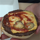 Expres testoval nov burger v McDonalds.