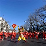Tradiční čínský novoroční průvod je sledovaná událost.