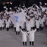 Vpravy KLDR a Jin Koreje ly pi zahajovacm ceremonilu pod jednou vlajkou. Po zbytek olympidy u jsou ale Severokorejci izolovan.
