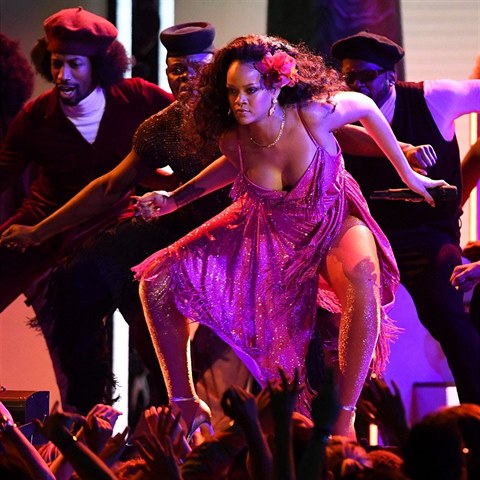 Na udlen cen Grammy to Rihanna rozjela.