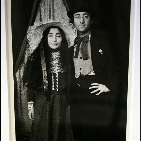 John se do Yoko zamiloval od prvn chvle v roce 1966.