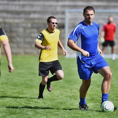 B�val� hejtman Jiho�esk�ho kraje si r�d zahraje fotbal.