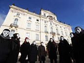 Úastníci protestu proti Dominiku Dukovi protestovali v tchto zvlátních...