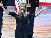 Fergie zazpívala národní hymnu. Bylo to otesné.