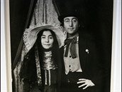 John se do Yoko zamiloval od první chvíle v roce 1966.