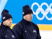 Hlavní trenér hokejist Josef Janda s asistentem Jaroslavem pakem.