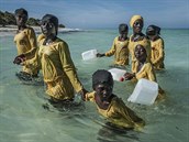 Zanzibarské eny se uí plavat díky projektu Panje.
