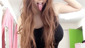 Prsatá Japonka Hitomi Tanaka pat�í bezesporu k nejv�t�ím hv�zdám sou�asného...