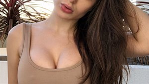 Lana Rhoades z Chicaga pat�í v jedenadvaceti letech se svým uhran�ivým pohledem...