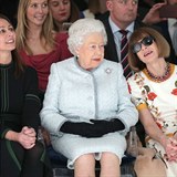 Královna Alžběta II. se módních akcí zřídkakdy účastní.