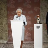 Královna Alžběta II.představila cenu královny Alžběty II. pro britský design.