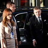 Maria Trošková doprovází svého šéfa Roberta Fica při odslavách 17. listopadu...