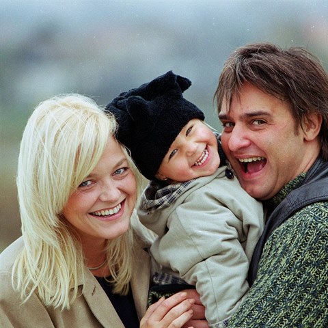 V roce 2002 p�sobili jako z reklamy na �t�st�. Man�el� spolu tr�vili p��li� mnoho �asu.