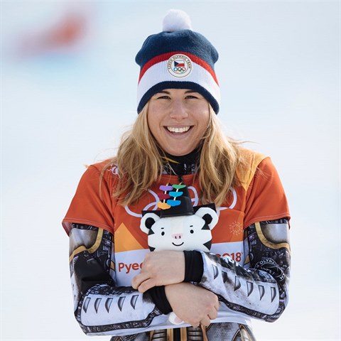 Ester Ledecká bude dál závodit na lyžích i snowboardu.