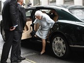 Britská královna Albta II. vyrazila na London Fashion Week.
