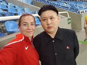 S dvojníkem Kim ong-una si bhem olympiády v Riu poídila selfie eská atletka...