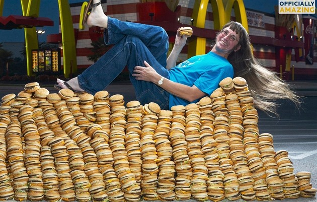 Největší fanoušek Big Macu se blíží snězení třicetitisícího kousku!