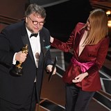 Guillermo del Toro dostal za Tvář vody dva Oscary.