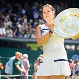 Marion Bartoliov ovldla Wimbledon v roce 2013.