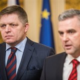 Předseda slovenské vlády a Robert Fico s policejním prezidentem Tiborem...
