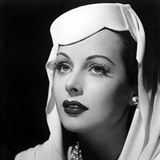 Hedy Lamarr se proslavila prvn nahou scnou i pelomovm vdeckm objevem.