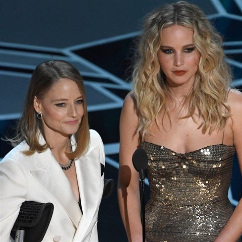 Jennifer Lawrence vypadala vedle Jodie jako obryn.