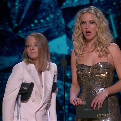 Jennifer Lawrence vypadala vedle Jodie jako obryn.