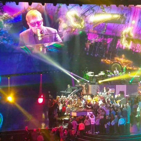 Elton John u vloni oznmil konec koncertovn.