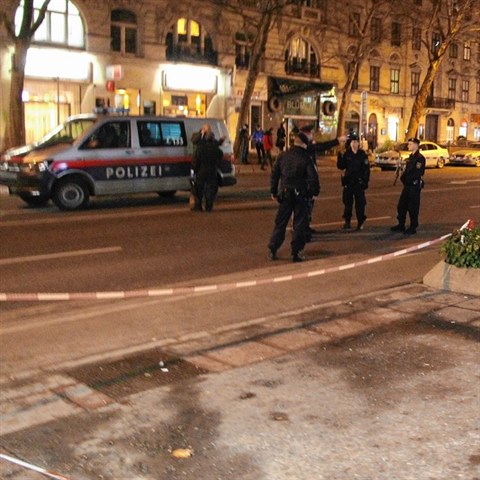V centru Vídně dvakrát udeřil afghánský migrant s nožem. Jeden ze čtyř...