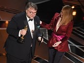 Guillermo del Toro dostal za Tvá vody dva Oscary.