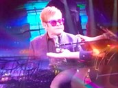 Elton John na vystoupení v Las Vegas.